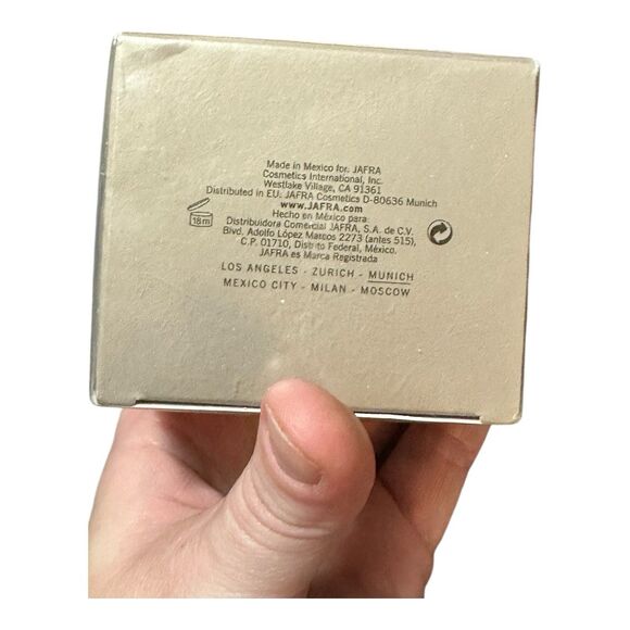 Jafra Gold Dynamics Skin Boosting Moisturizer Broad Spectrum SPF 15 1.7 fl. oz. - Picture 2 of 6